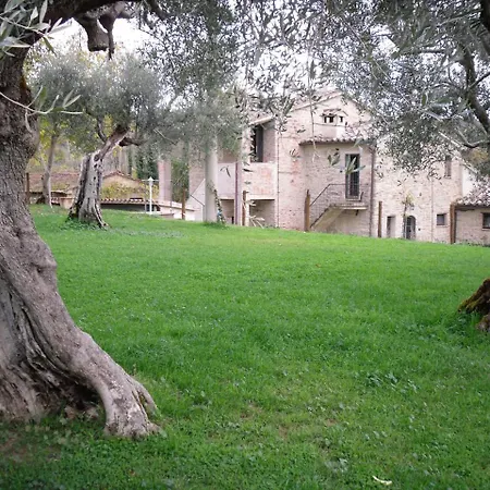 Santa Vittoria Sleeps 4 וילה Sant'Orfeto