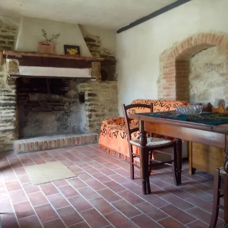 Santa Vittoria Sleeps 4 וילה