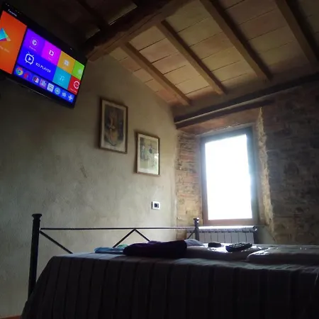 Santa Vittoria Sleeps 4 וילה Sant'Orfeto