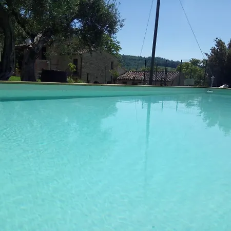 Santa Vittoria Sleeps 4 וילה